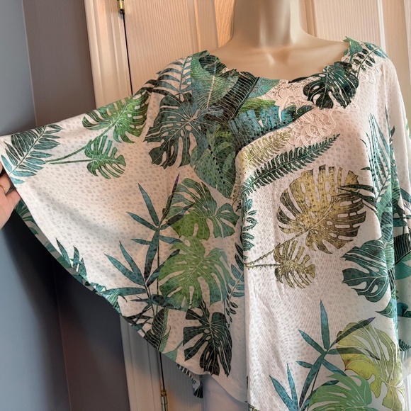 BUY 2 ITEMS & GET 1 FREE: Laura Tropical Butterfly Blouse Sz LP - Picture 1 of 11